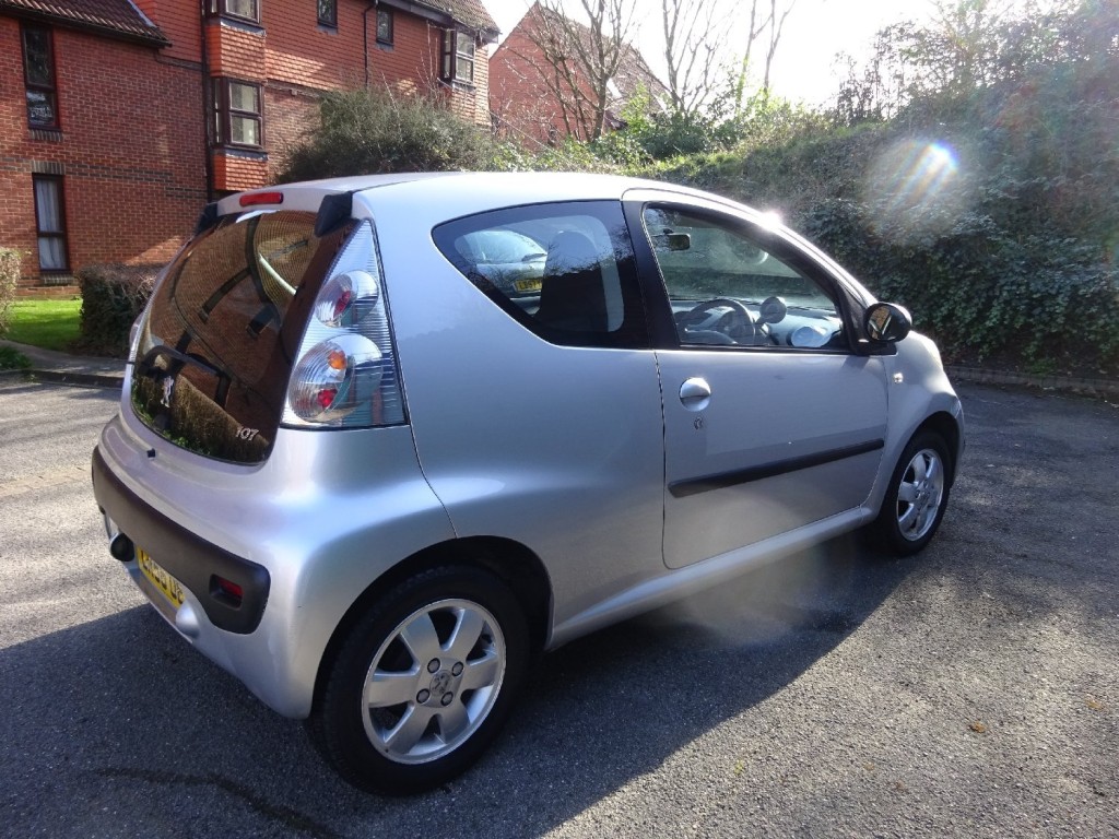 PEUGEOT 107