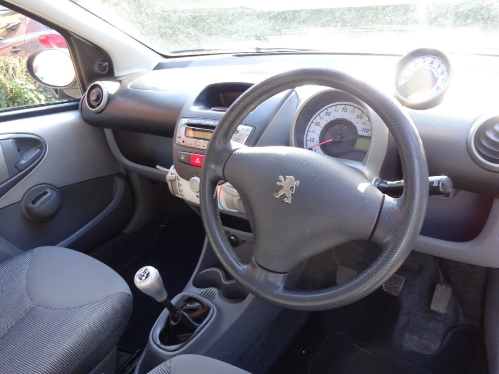 PEUGEOT 107