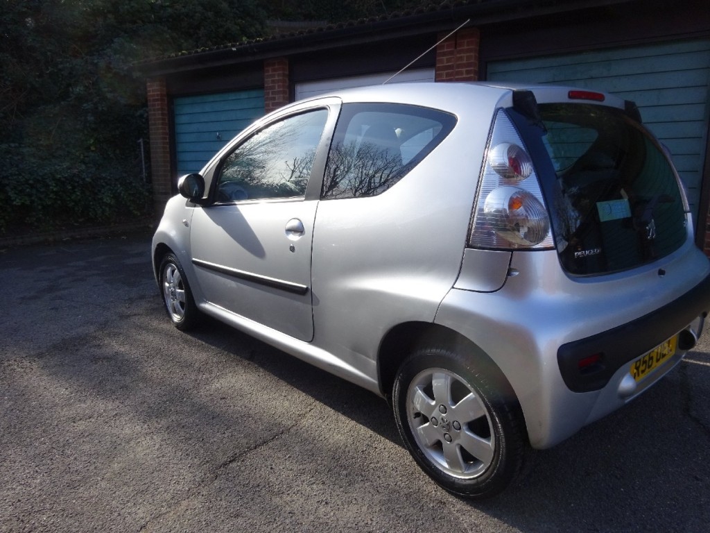 PEUGEOT 107