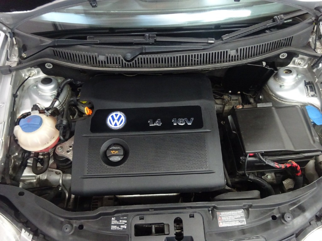 VOLKSWAGEN POLO