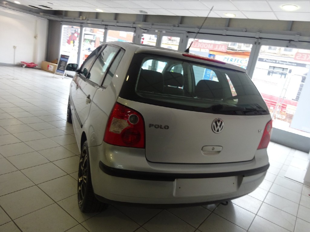 VOLKSWAGEN POLO