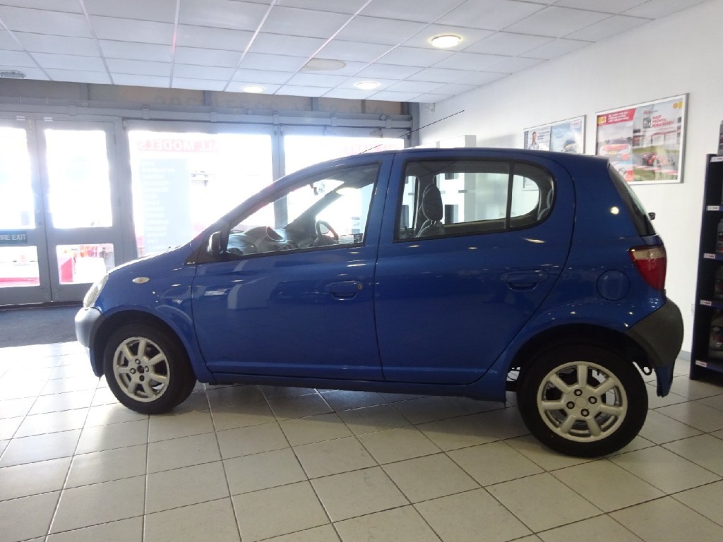 TOYOTA YARIS