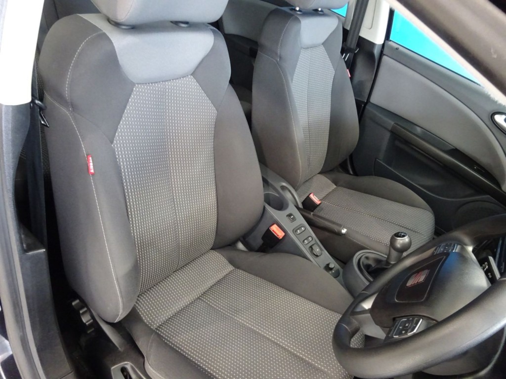 SEAT LEON