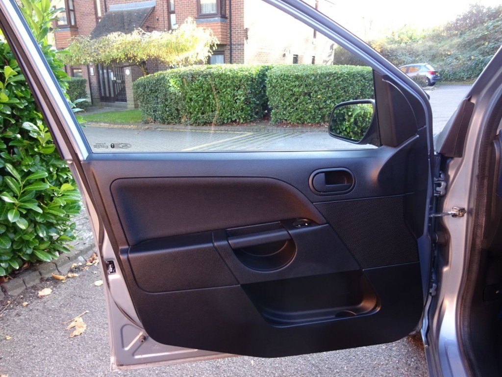 FORD FIESTA
