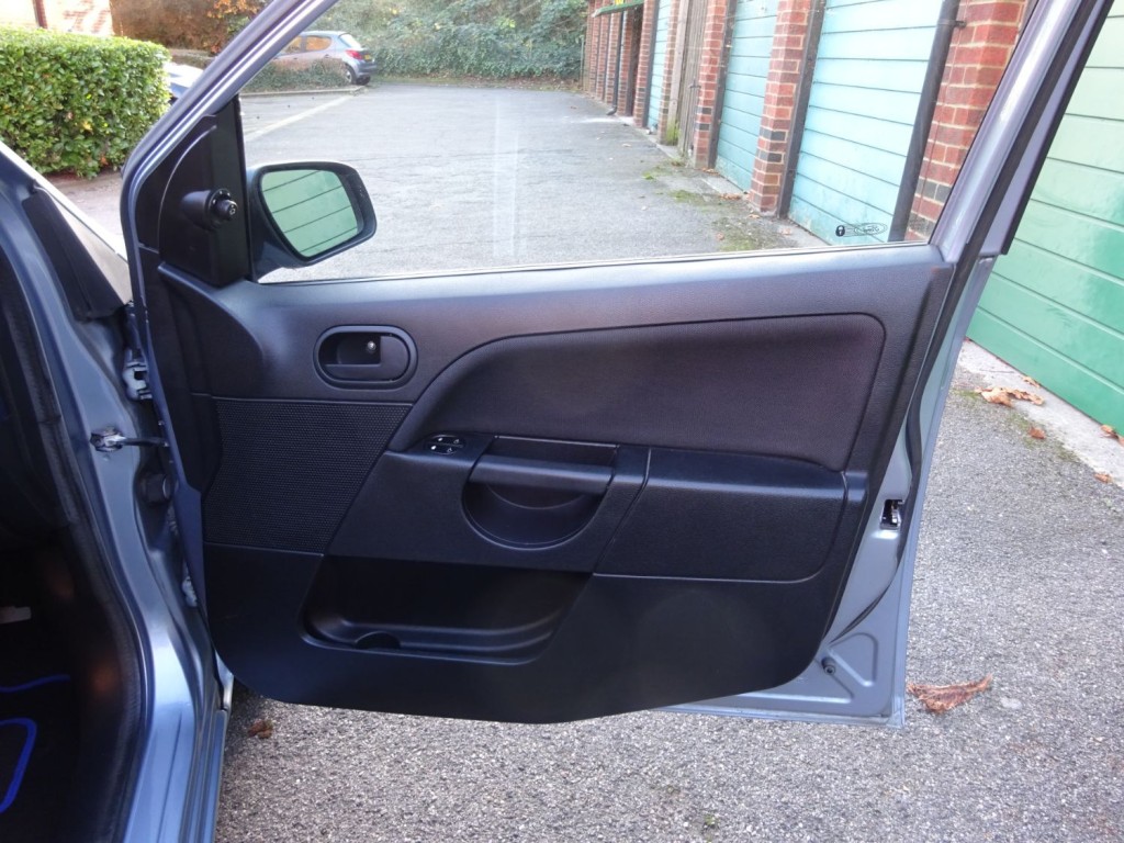 FORD FIESTA