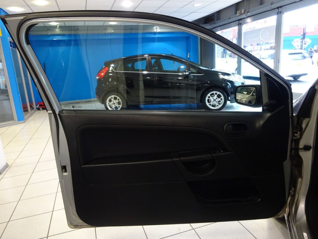 FORD FIESTA