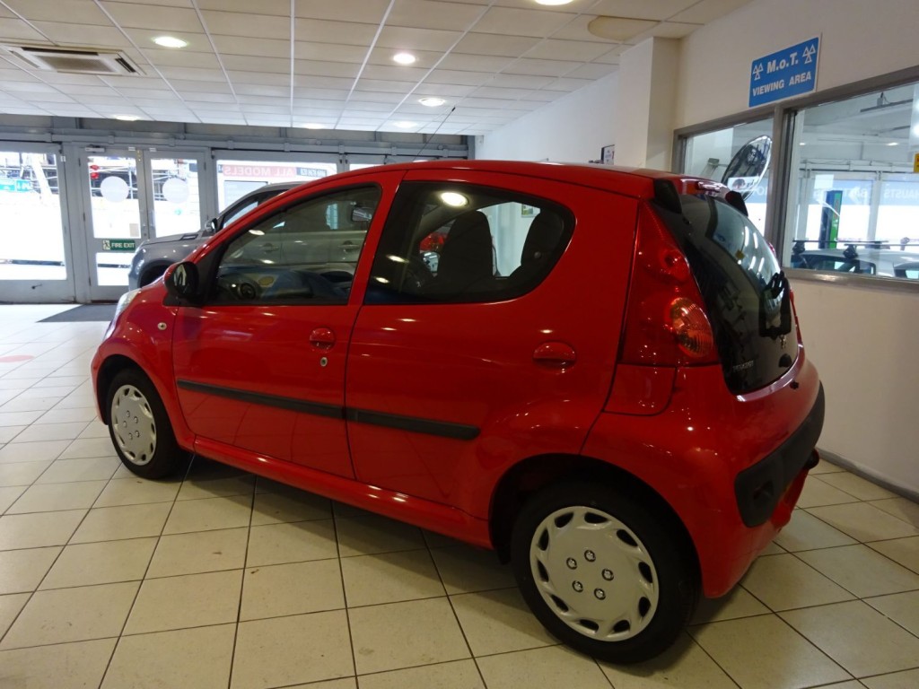 PEUGEOT 107