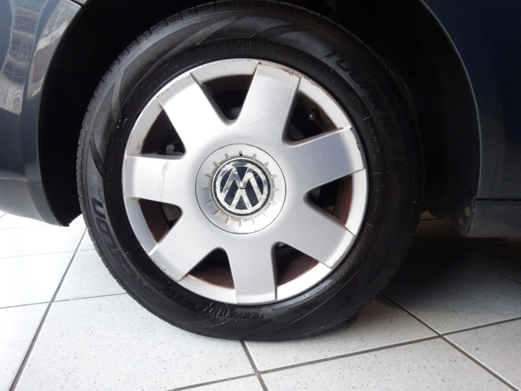 VOLKSWAGEN POLO