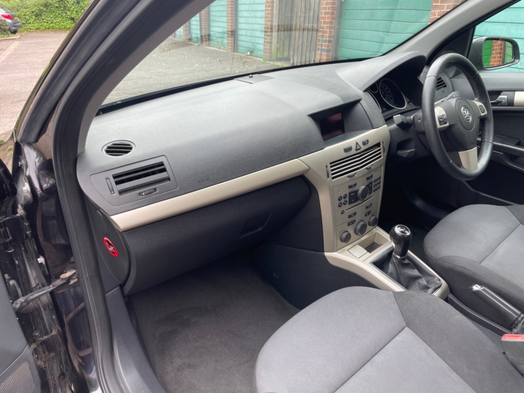 VAUXHALL ASTRA