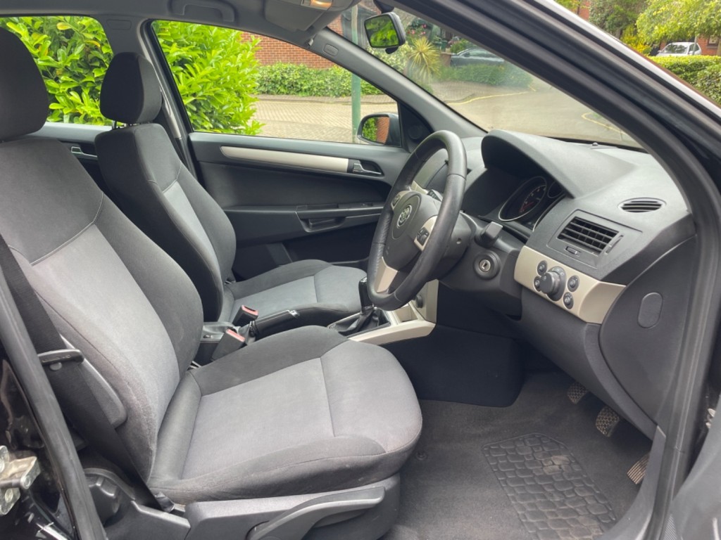 VAUXHALL ASTRA