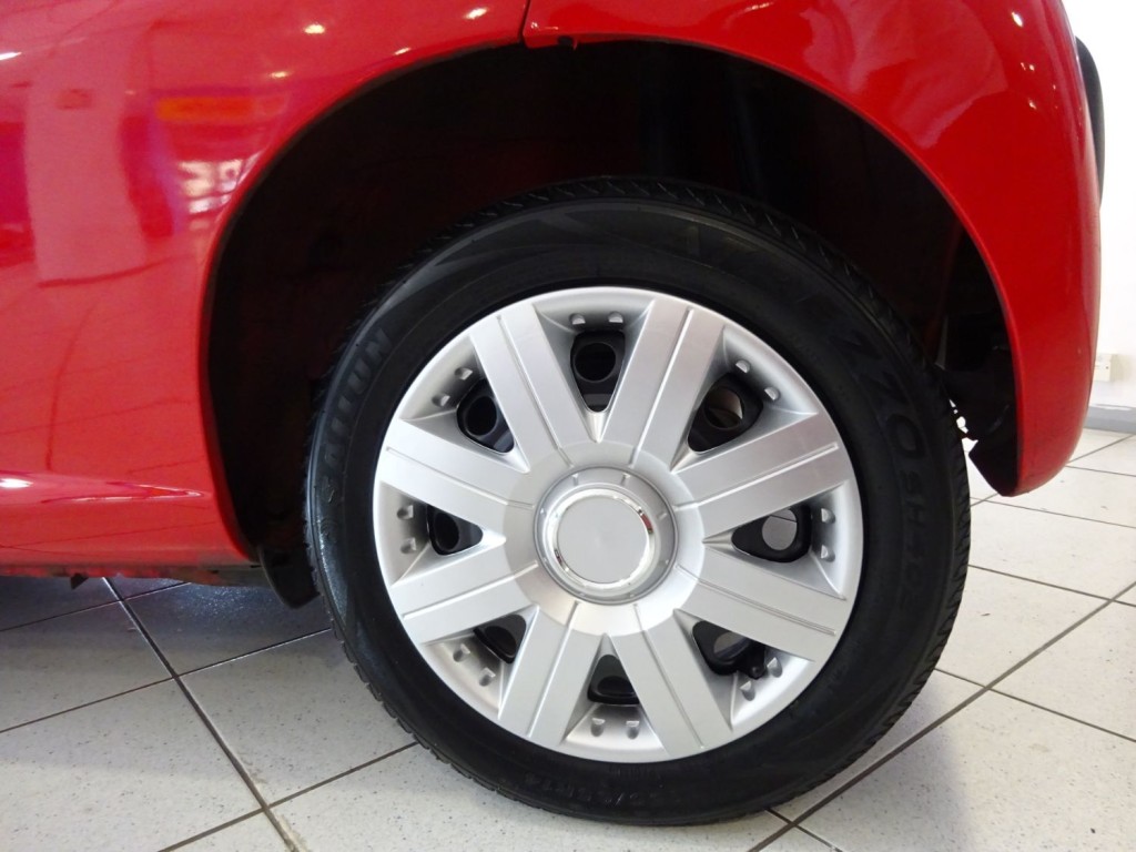 PEUGEOT 107