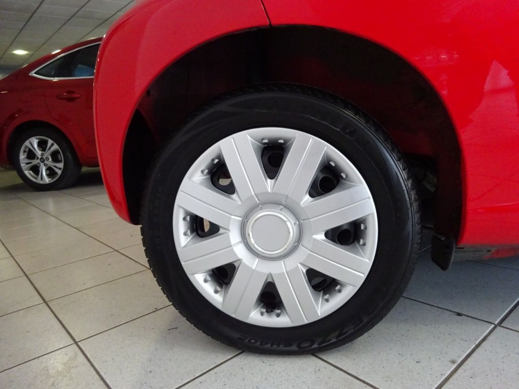 PEUGEOT 107