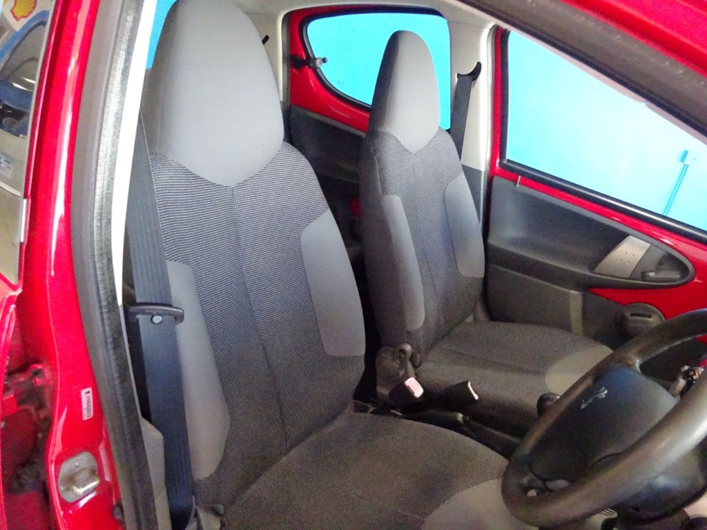 PEUGEOT 107