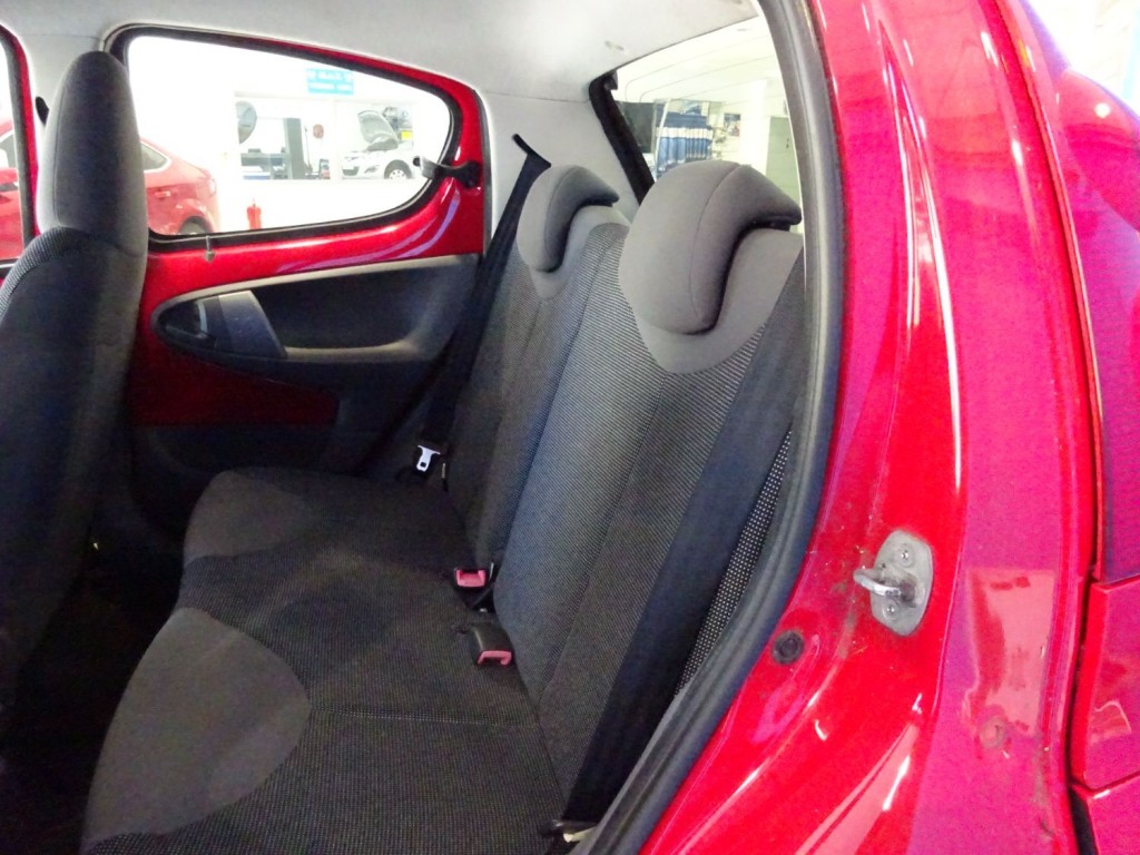 PEUGEOT 107