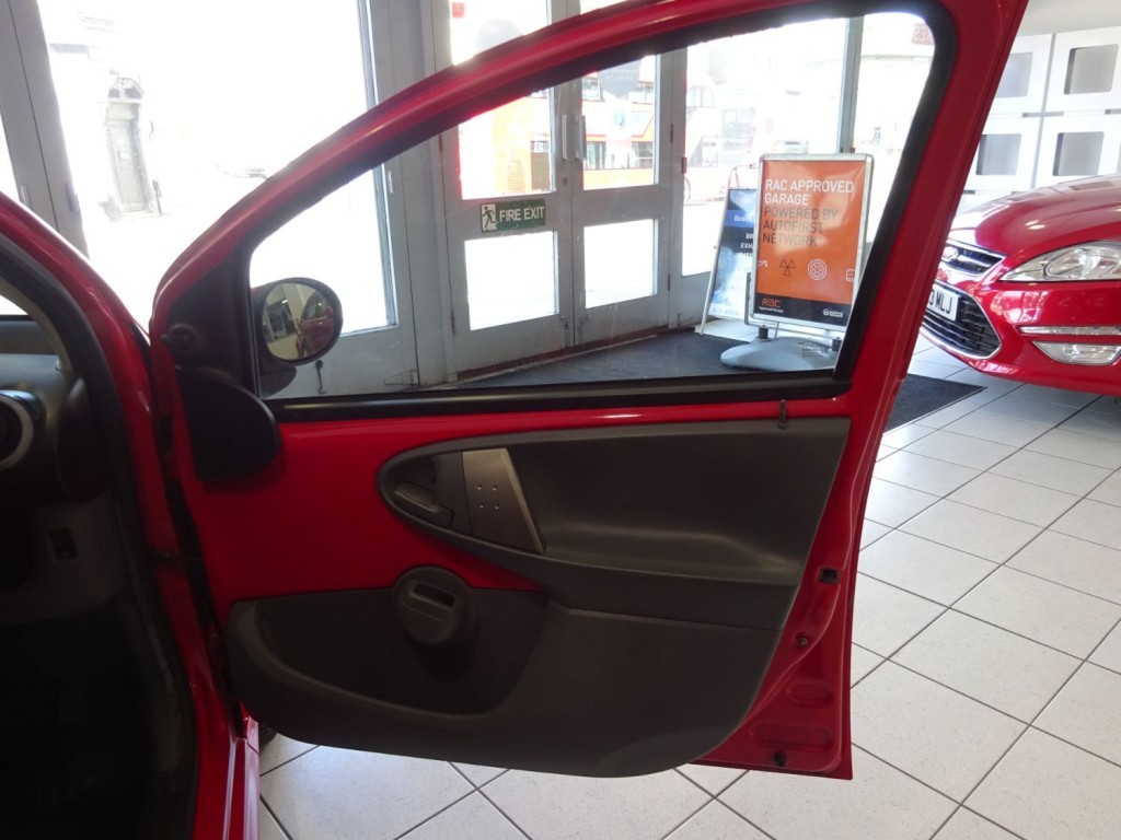 PEUGEOT 107