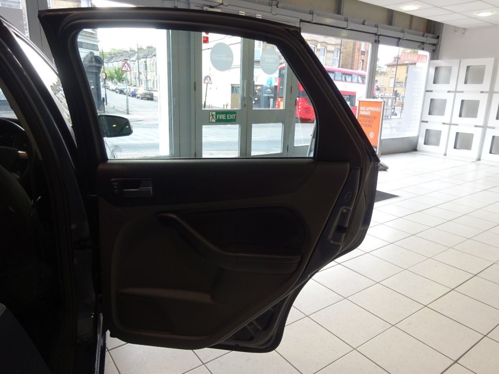 FORD FOCUS
