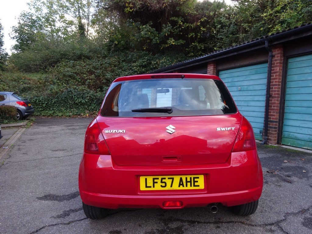 SUZUKI SWIFT