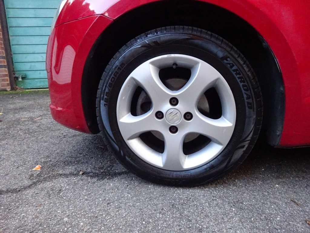 SUZUKI SWIFT