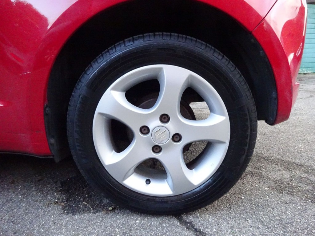 SUZUKI SWIFT