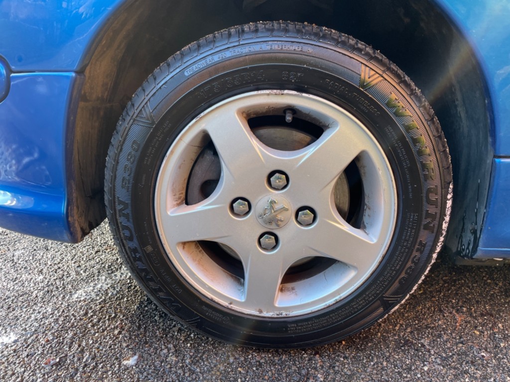 PEUGEOT 206