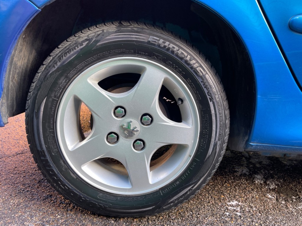 PEUGEOT 206