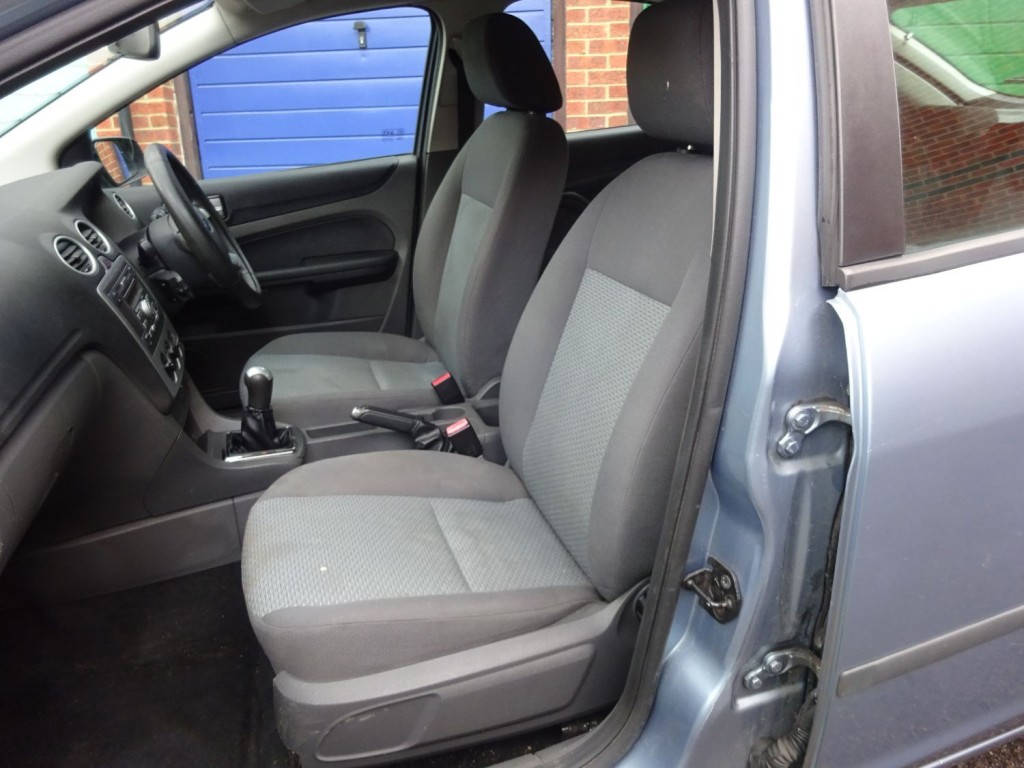 FORD FOCUS