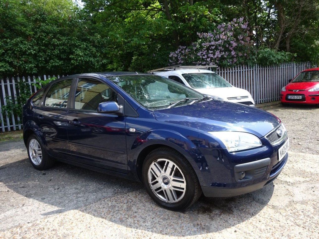 View FORD FOCUS 1.6 Ghia 5 Door
