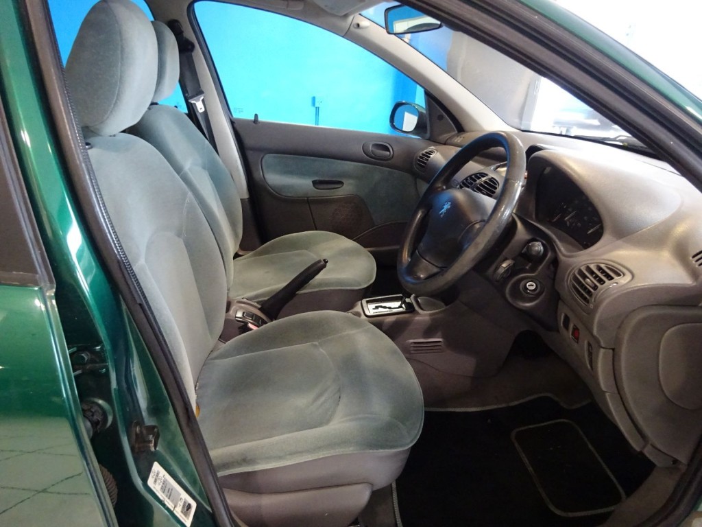 PEUGEOT 206