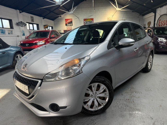 PEUGEOT 208 1.4 HDi Access+