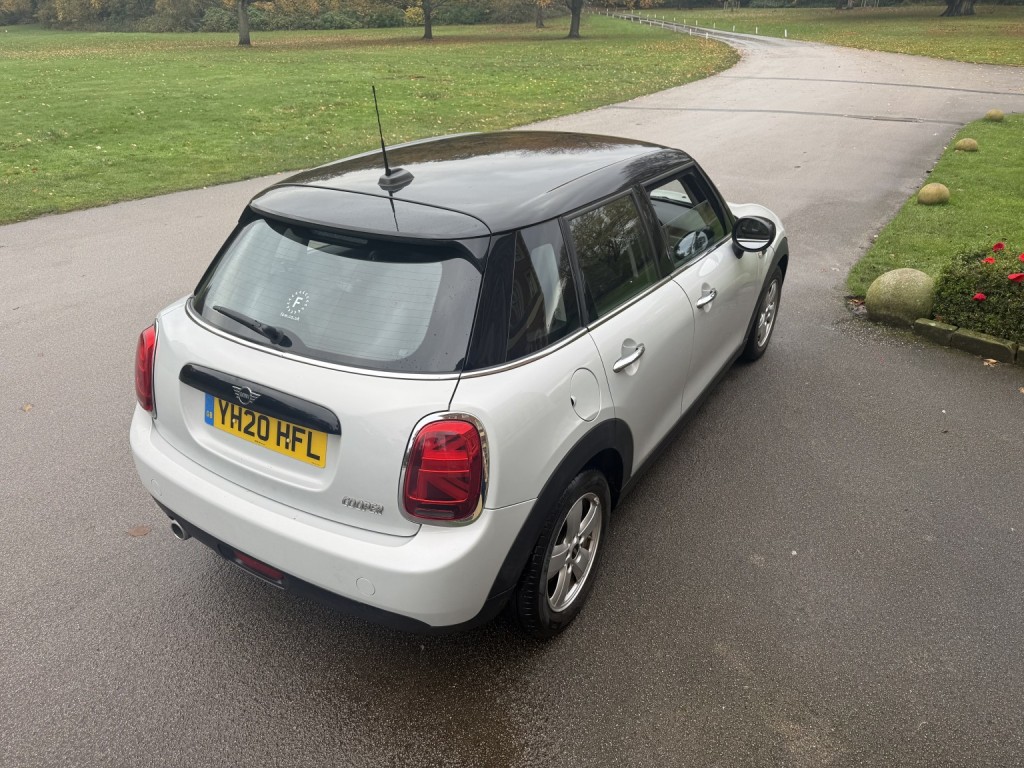 MINI HATCH