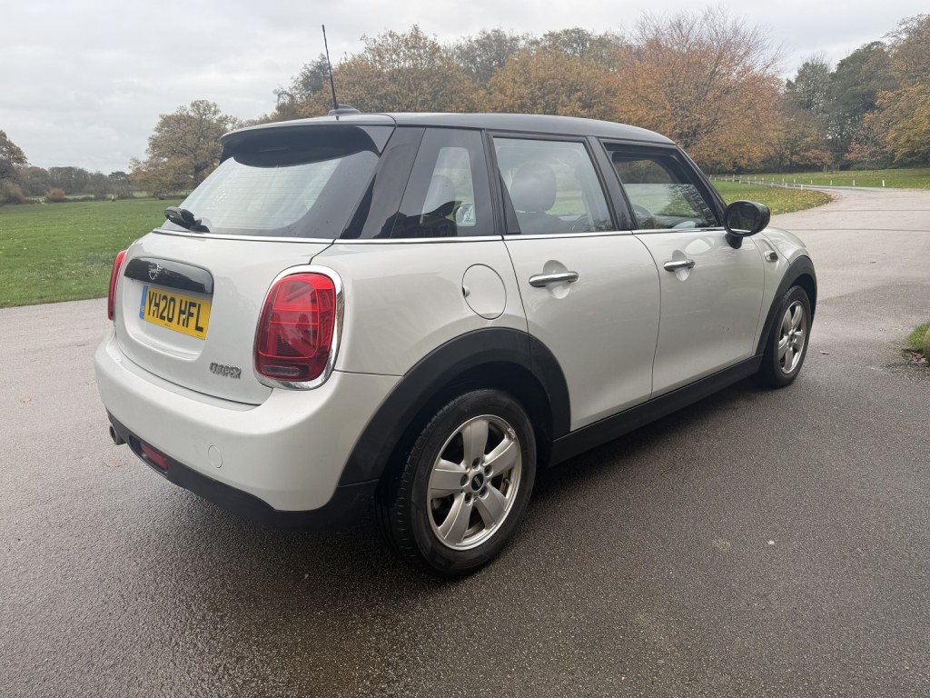 MINI HATCH
