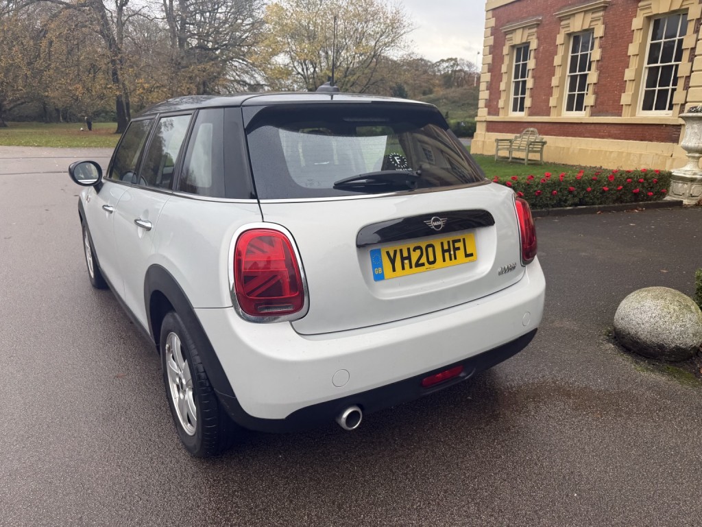 MINI HATCH