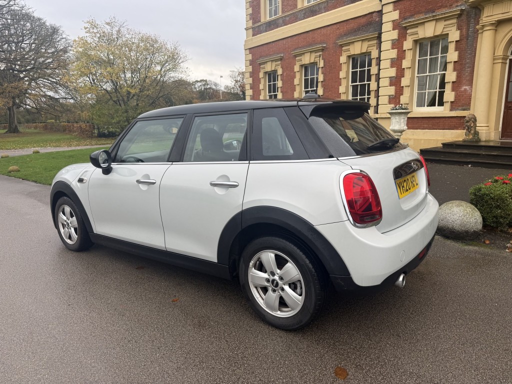 MINI HATCH
