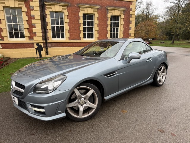 MERCEDES-BENZ SLK 1.8 SLK200 BlueEfficiency AMG Sport Edition 125