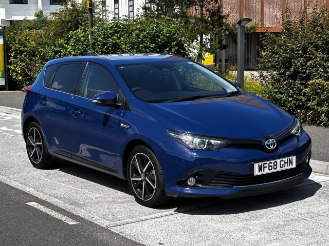 TOYOTA AURIS