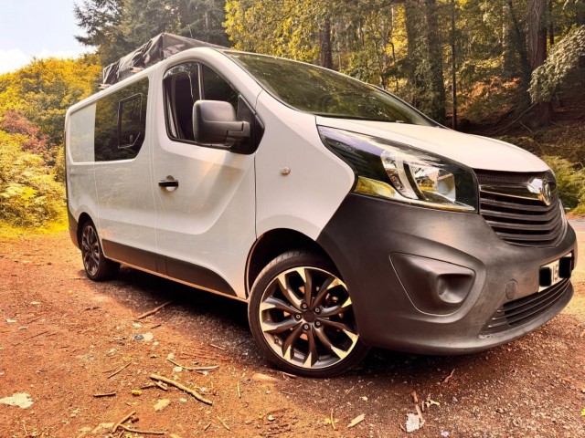 VAUXHALL VIVARO